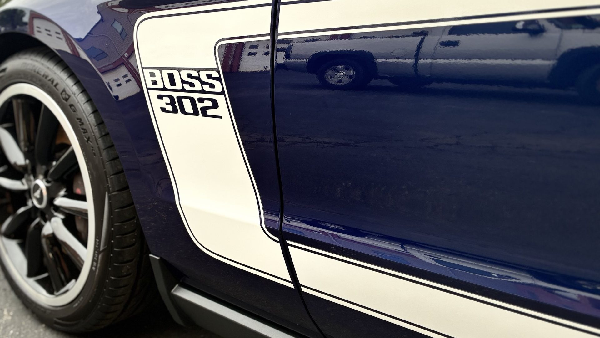 Dark blue Mustang Boss 302 side stripes and wheel with a deep, glossy finish